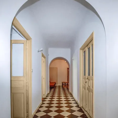 Daire 3 Bedroom Cozy Apartment In Ajaccio